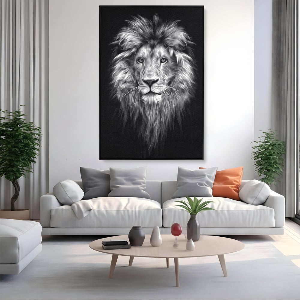 Tablou canvas cu tablou canvas cu leu alb negru, in rama de aluminiu negru, pe perete intr-un living